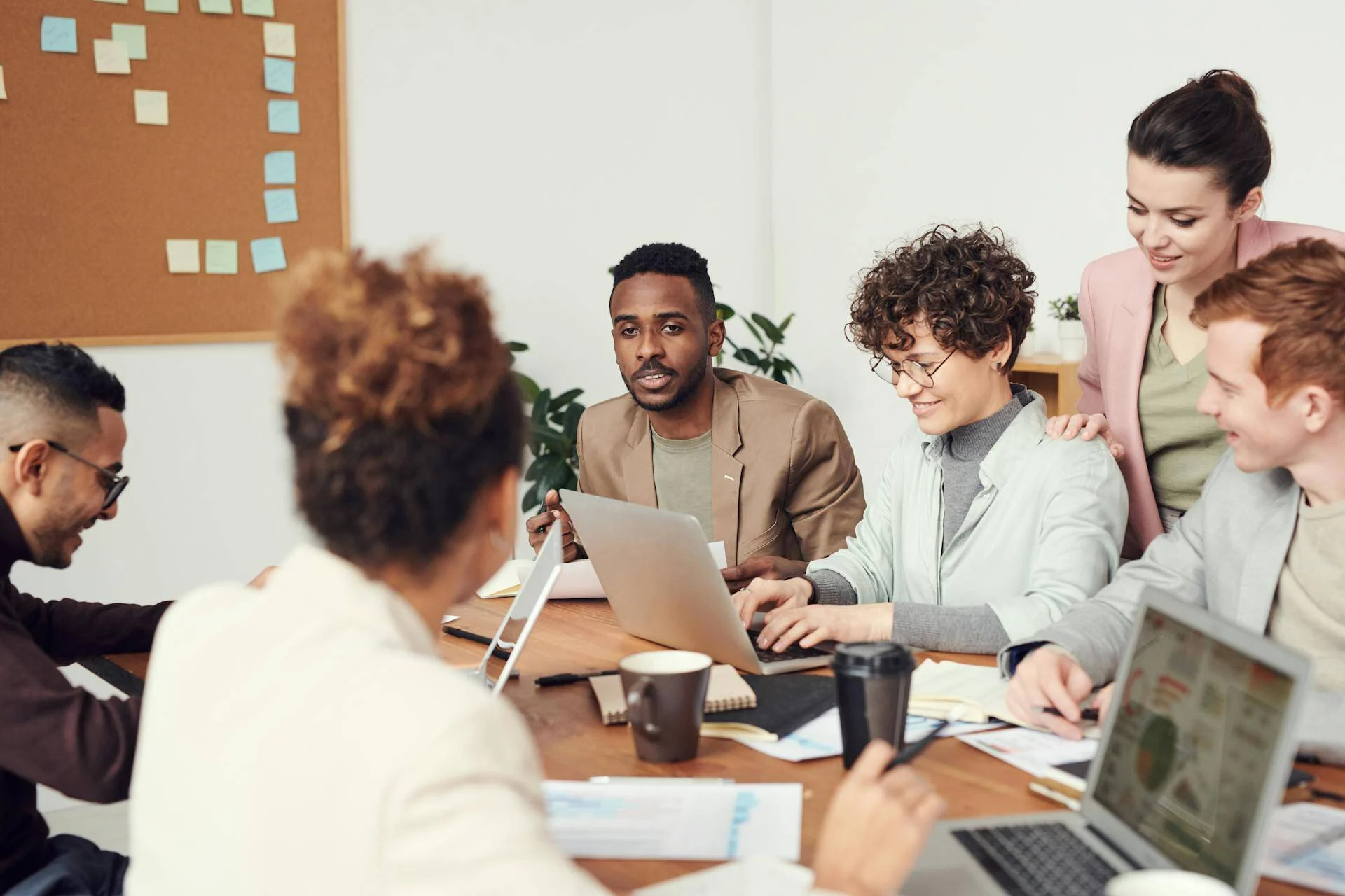 How to Increase Employee Engagement with Social Impact Software